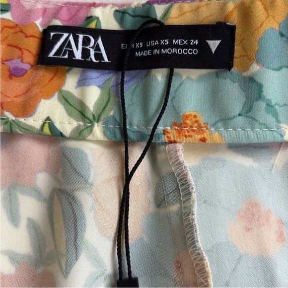 NWOT Zara Satin Effect High Waist Floral Pants
Size XS - Picture 11 of 13